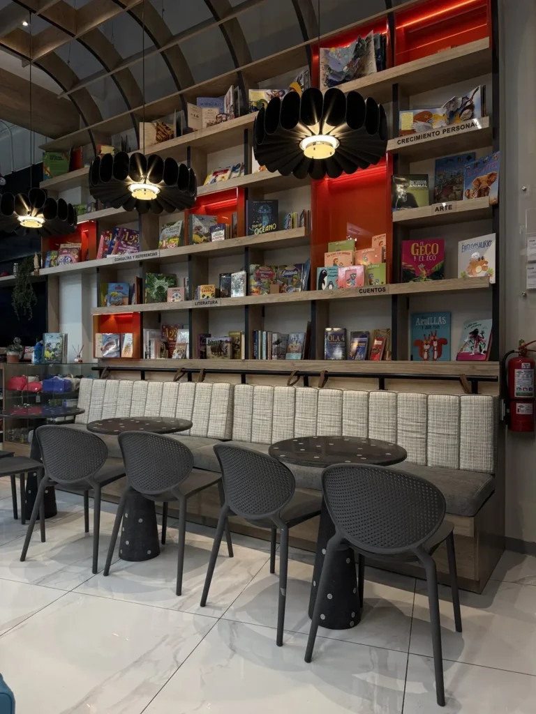 Mundo D Papel - mesas del café